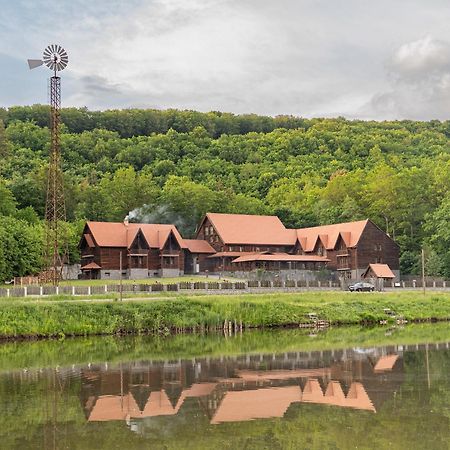ホテル 5.Evszak Sfântu-Gheorghe エクステリア 写真